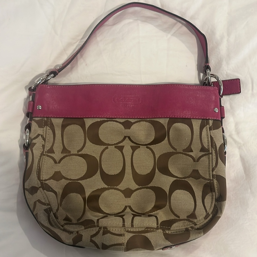 Coach Signature Handbag in Color Fuchsia
A1082-F14708
Size Medium